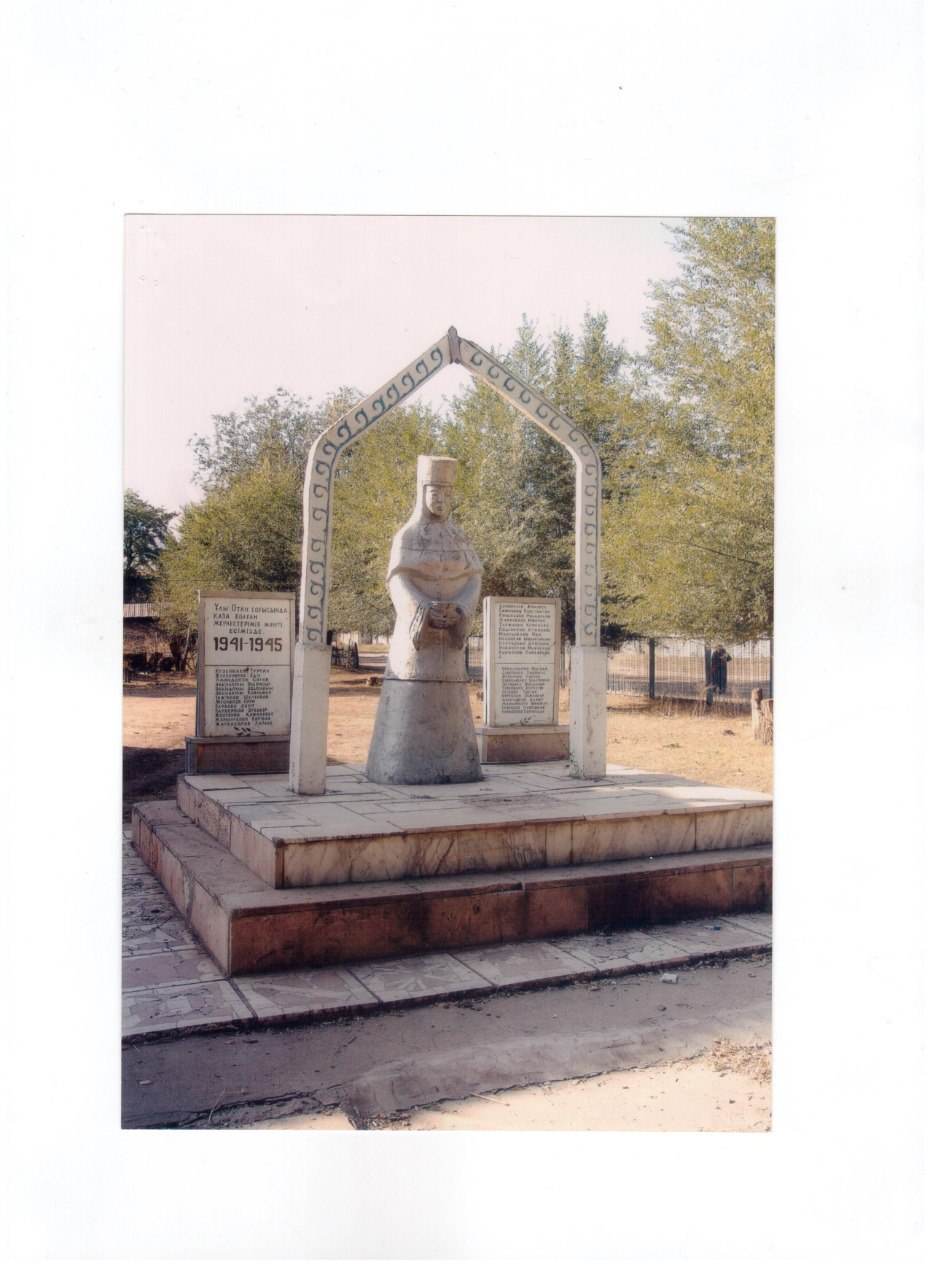 ҰOS-kaza-bolgan-zhauyngerlerge-arnalgan-obelisk